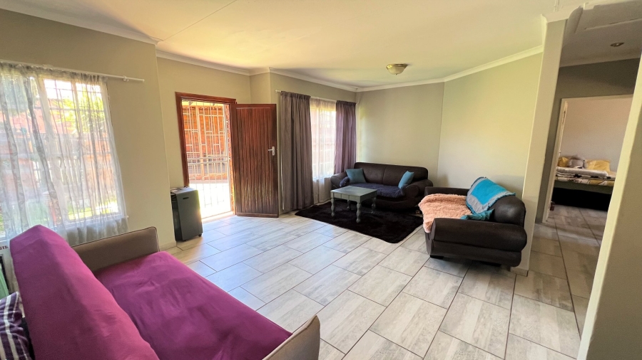 2 Bedroom Property for Sale in Langenhovenpark Free State